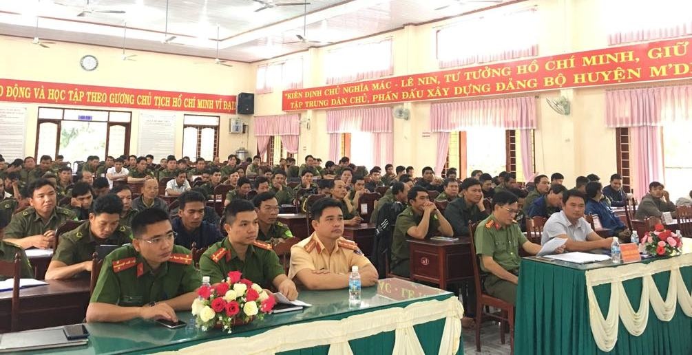 Huyện M'Drắk tổ chức tập huấn, bồi dưỡng nghiệp vụ cho lực lượng công an viên thôn, buôn bán chuyên trách năm 2019